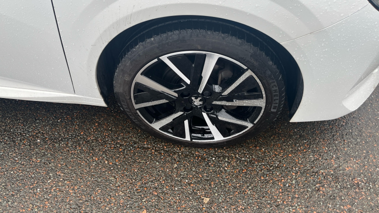 Peugeot 208 1.2 PureTech 100 Allure 5dr EAT8 Petrol Hatchback